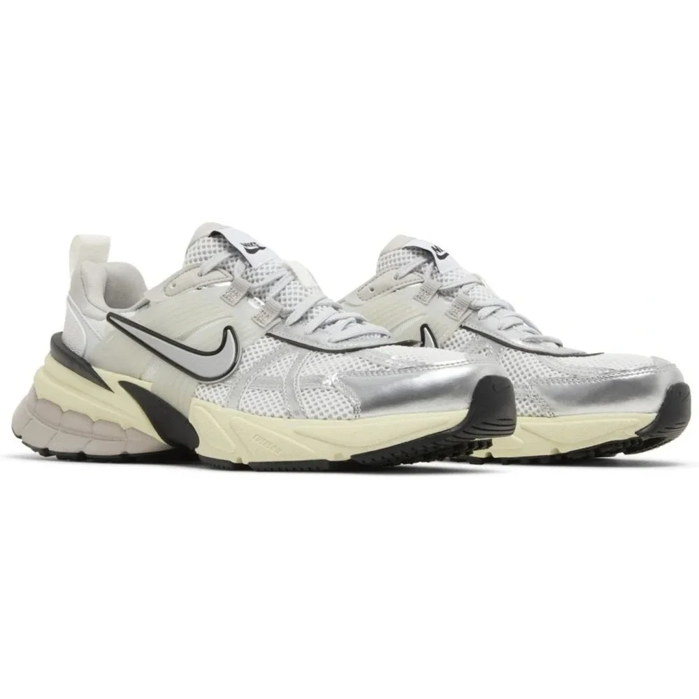 Nike V2K Run Mens Size 8.5 Running Shoes Summit White Metallic Silver HJ4497-100